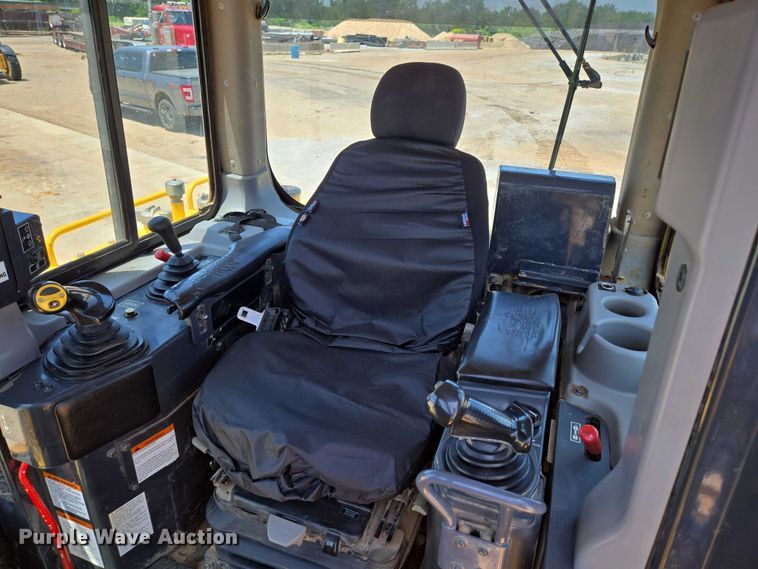 image for item ED2039 2019 Komatsu D65PXI-18 dozer