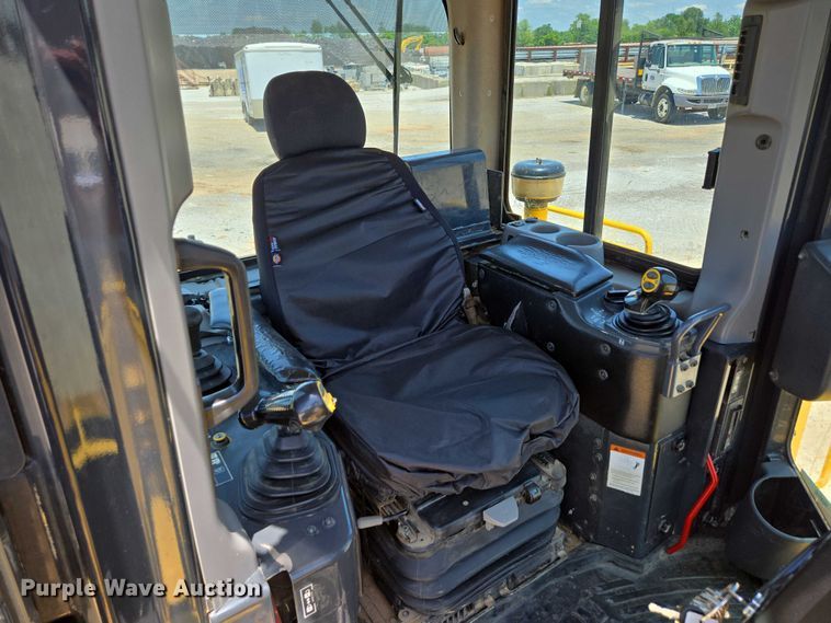 image for item ED2039 2019 Komatsu D65PXI-18 dozer