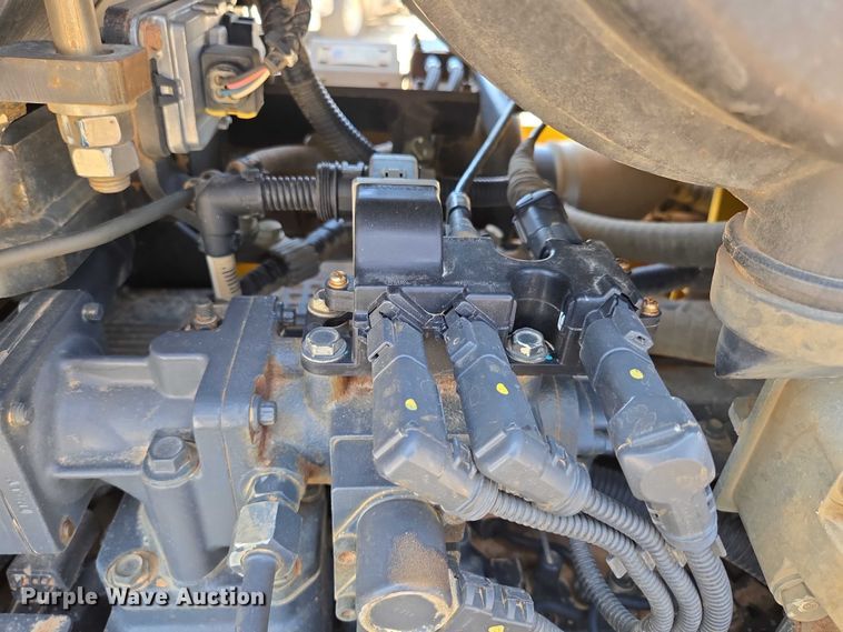 image for item ED2039 2019 Komatsu D65PXI-18 dozer