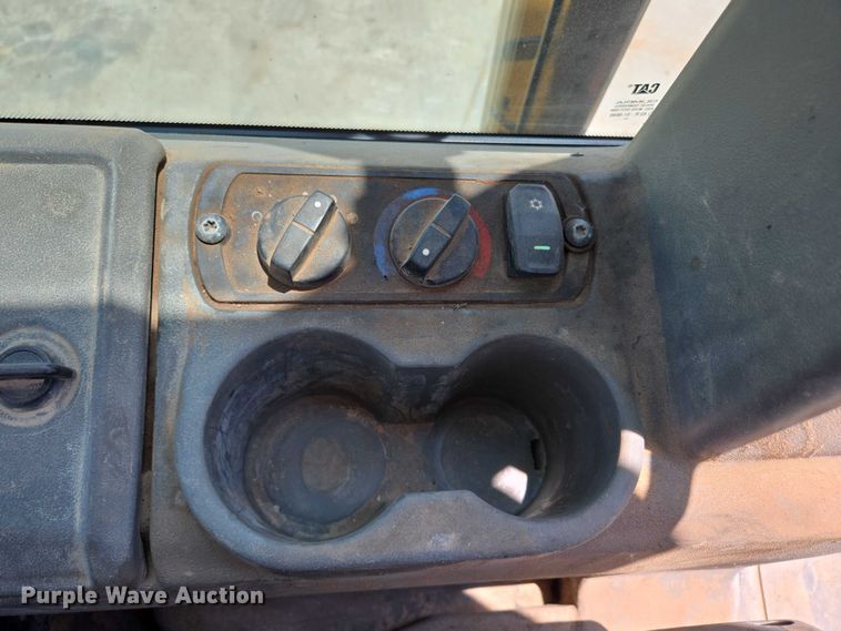 image for item ED2040 2013 Caterpillar D4K2 XL dozer