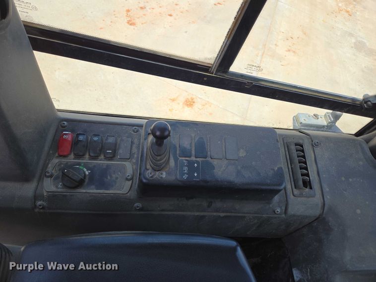 image for item ED2040 2013 Caterpillar D4K2 XL dozer