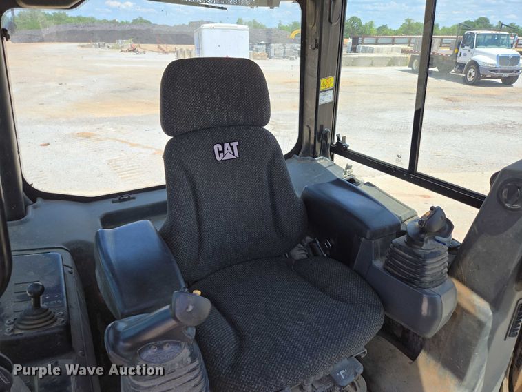 image for item ED2040 2013 Caterpillar D4K2 XL dozer