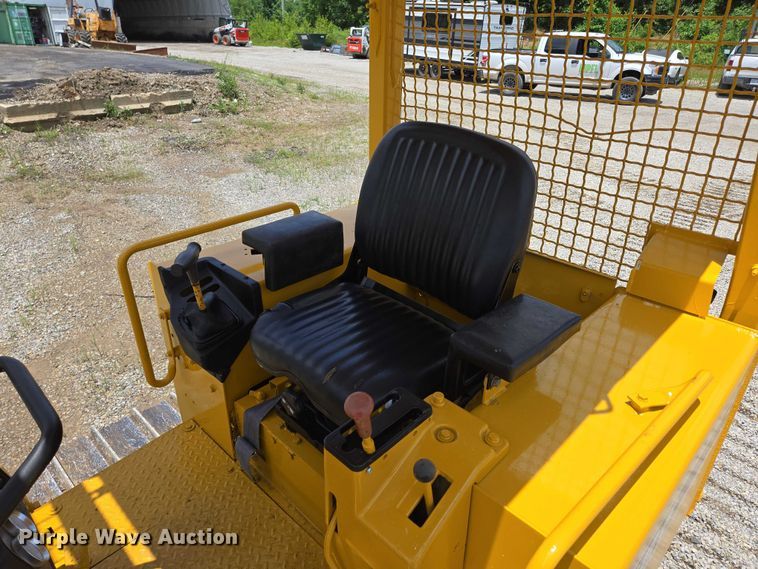 image for item ED2089 1995 John Deere 550 G dozer