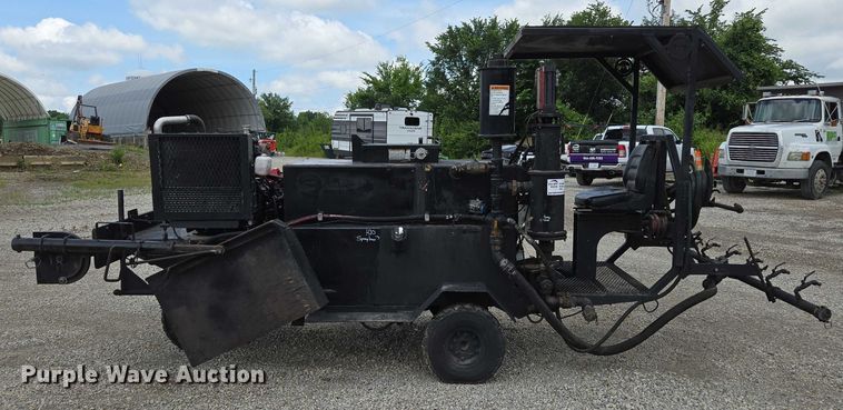 image for item ED2090 2019 Blastcrete DA 350 seal coat applicator