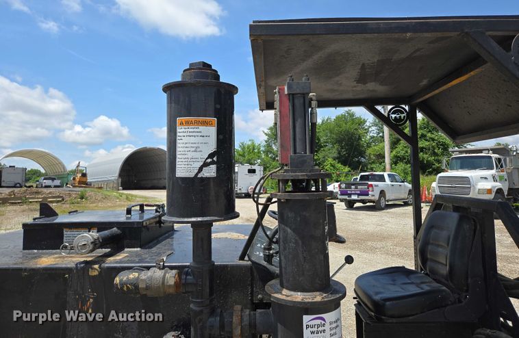 image for item ED2090 2019 Blastcrete DA 350 seal coat applicator