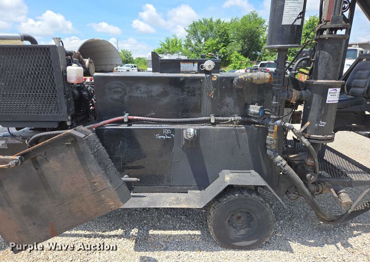 image for item ED2090 2019 Blastcrete DA 350 seal coat applicator