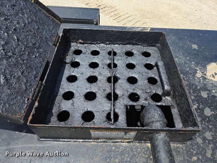 image for item ED2090 2019 Blastcrete DA 350 seal coat applicator