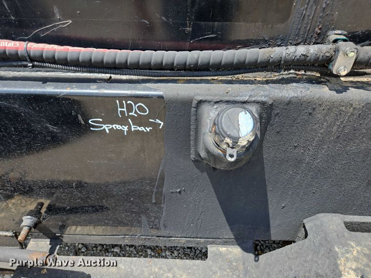 image for item ED2090 2019 Blastcrete DA 350 seal coat applicator