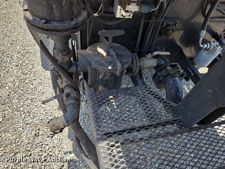 image for item ED2090 2019 Blastcrete DA 350 seal coat applicator