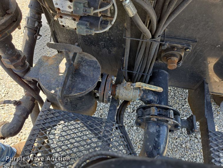 image for item ED2090 2019 Blastcrete DA 350 seal coat applicator