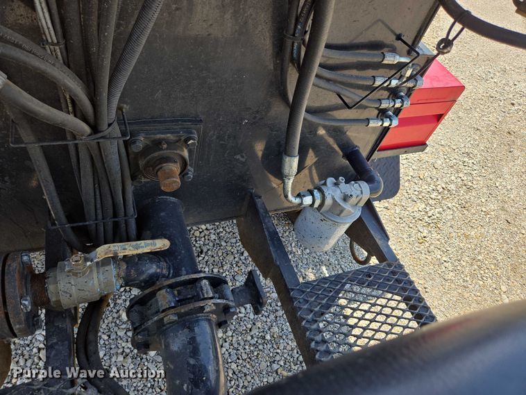 image for item ED2090 2019 Blastcrete DA 350 seal coat applicator