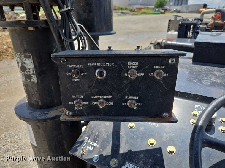 image for item ED2090 2019 Blastcrete DA 350 seal coat applicator