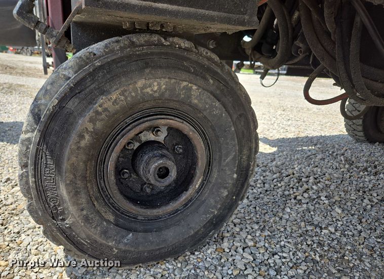 image for item ED2090 2019 Blastcrete DA 350 seal coat applicator