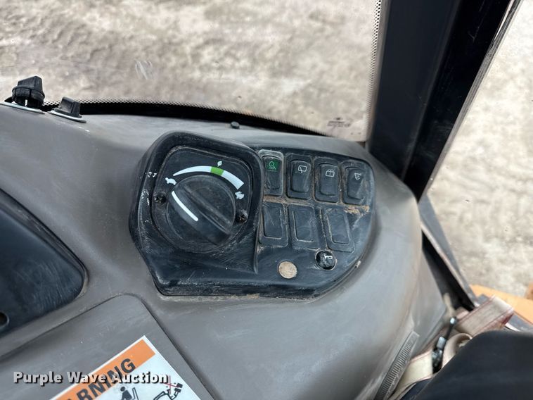 image for item ED5673 2012 Case 580 Super N backhoe