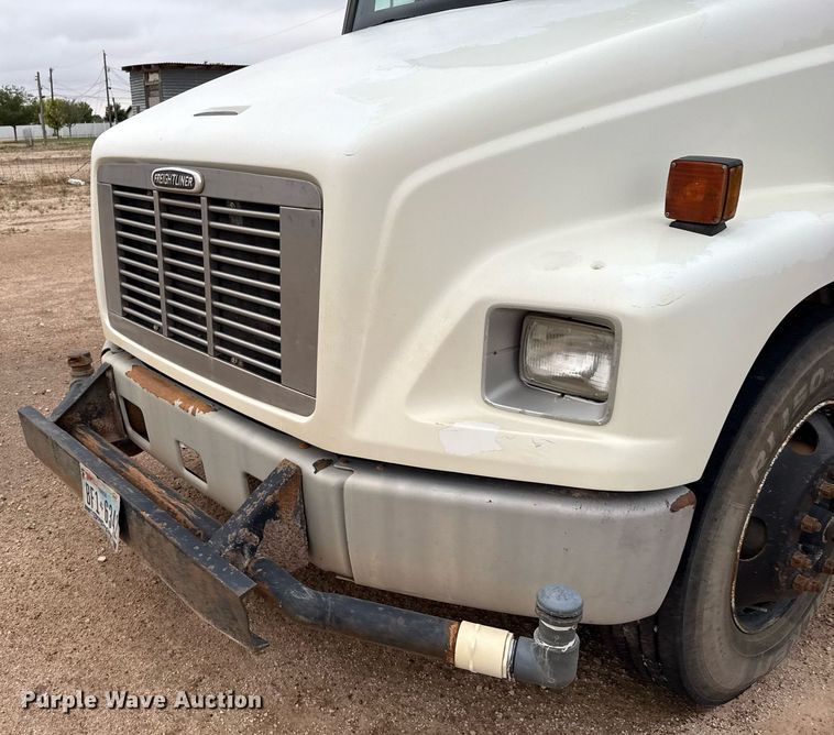 image for item ED5674 1999 Freightliner FL60 water truck