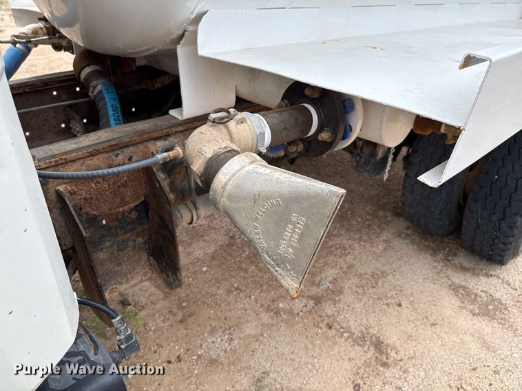 image for item ED5674 1999 Freightliner FL60 water truck