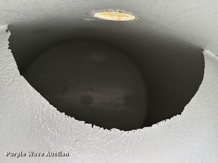 image for item ED5674 1999 Freightliner FL60 water truck