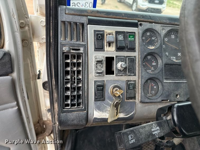 image for item ED5674 1999 Freightliner FL60 water truck