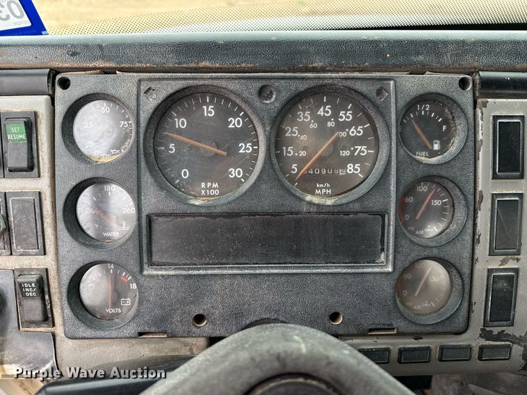 image for item ED5674 1999 Freightliner FL60 water truck