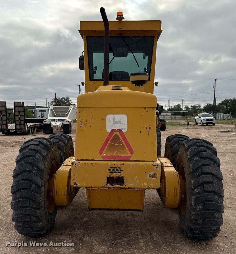 image for item ED5675 1996 John Deere 570B motor grader