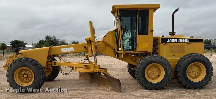 image for item ED5675 1996 John Deere 570B motor grader