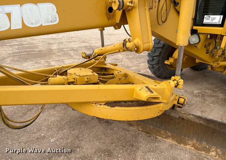 image for item ED5675 1996 John Deere 570B motor grader