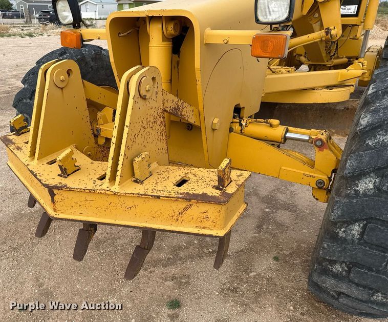 image for item ED5675 1996 John Deere 570B motor grader