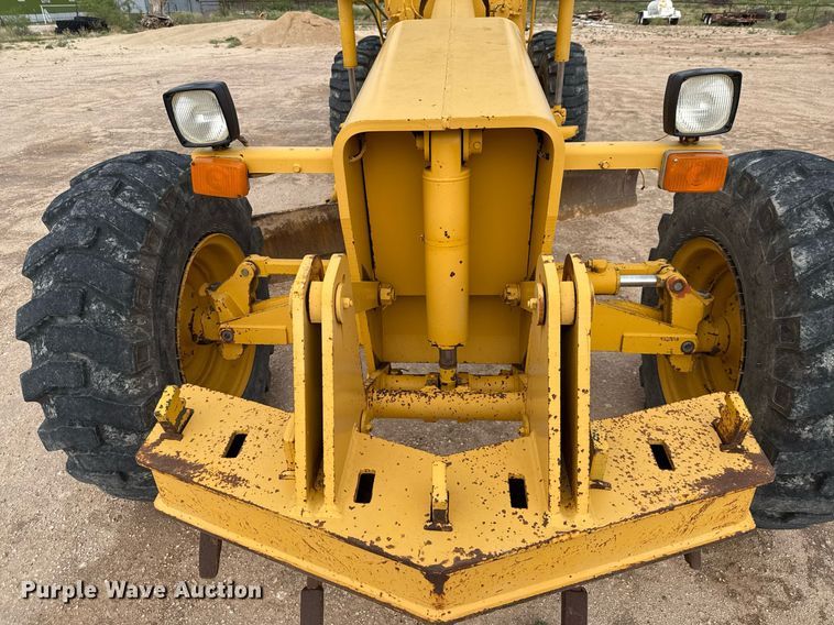 image for item ED5675 1996 John Deere 570B motor grader