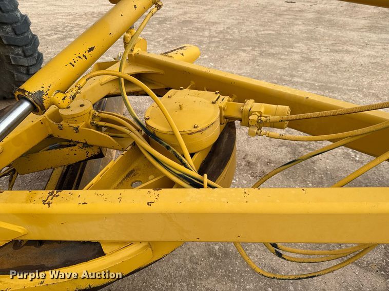 image for item ED5675 1996 John Deere 570B motor grader