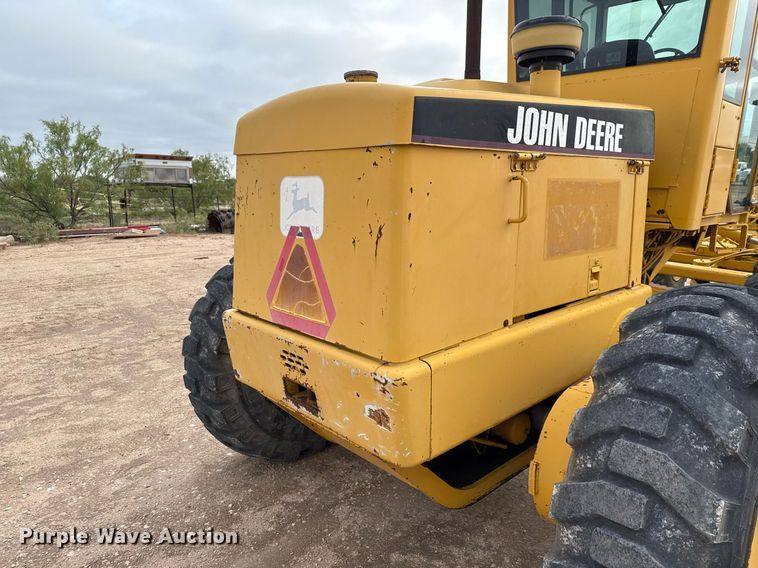 image for item ED5675 1996 John Deere 570B motor grader