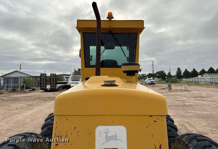 image for item ED5675 1996 John Deere 570B motor grader