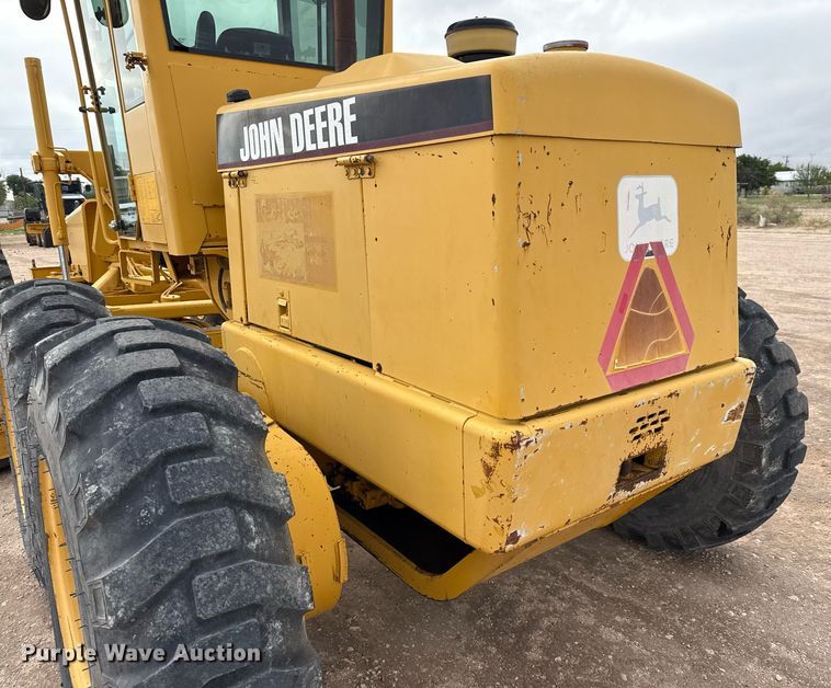 image for item ED5675 1996 John Deere 570B motor grader
