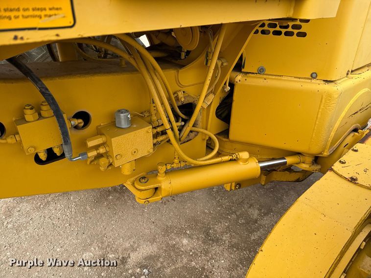 image for item ED5675 1996 John Deere 570B motor grader