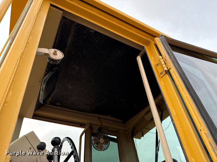 image for item ED5675 1996 John Deere 570B motor grader