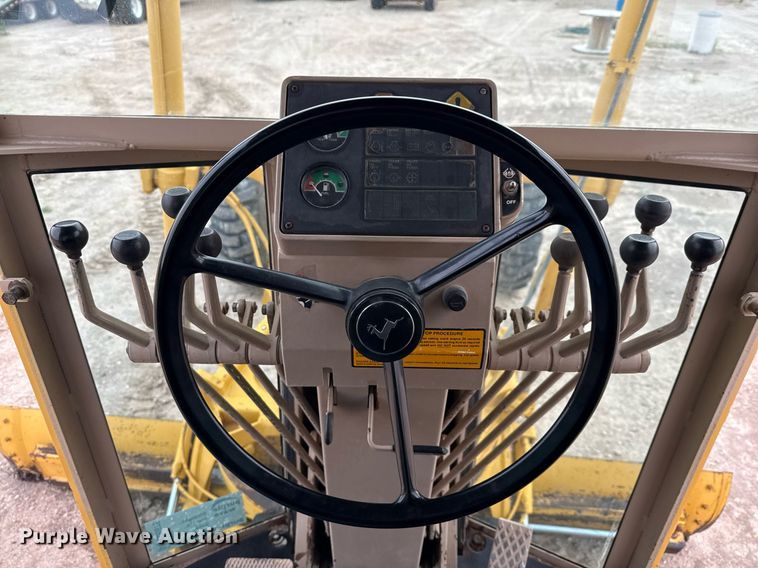 image for item ED5675 1996 John Deere 570B motor grader