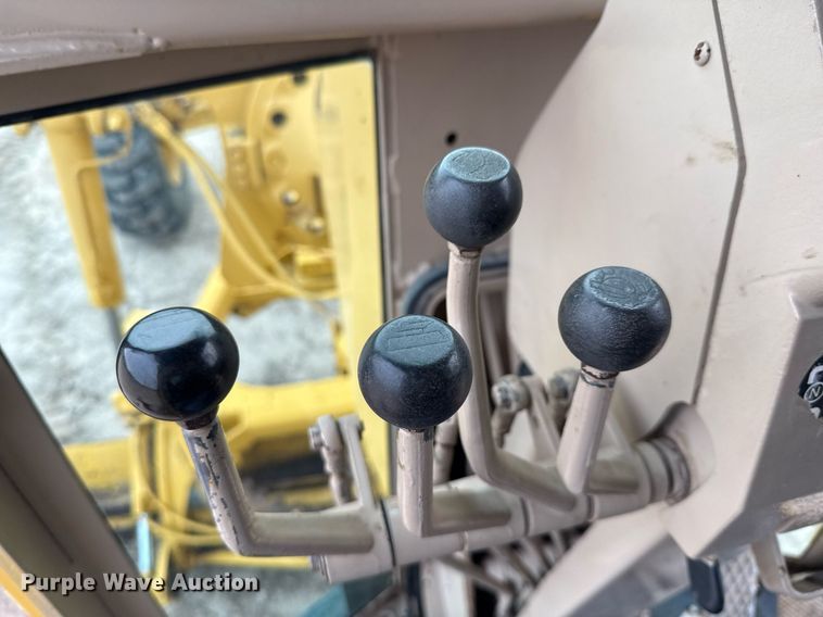 image for item ED5675 1996 John Deere 570B motor grader