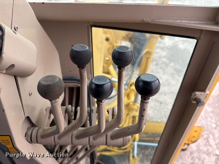 image for item ED5675 1996 John Deere 570B motor grader