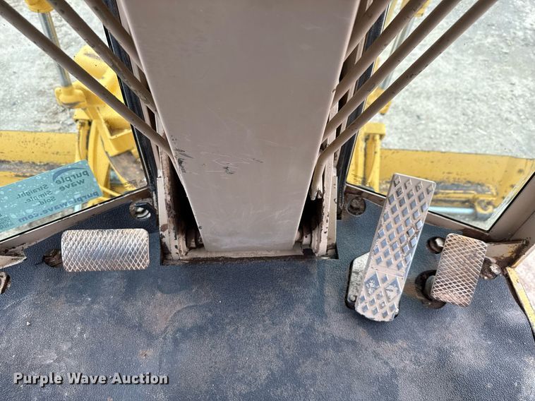 image for item ED5675 1996 John Deere 570B motor grader