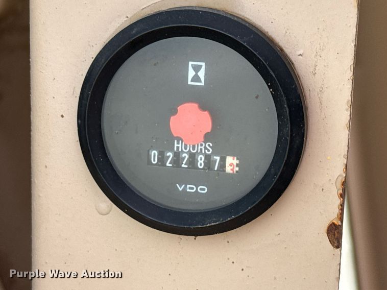 image for item ED5675 1996 John Deere 570B motor grader