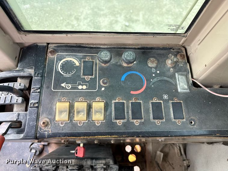 image for item ED5675 1996 John Deere 570B motor grader