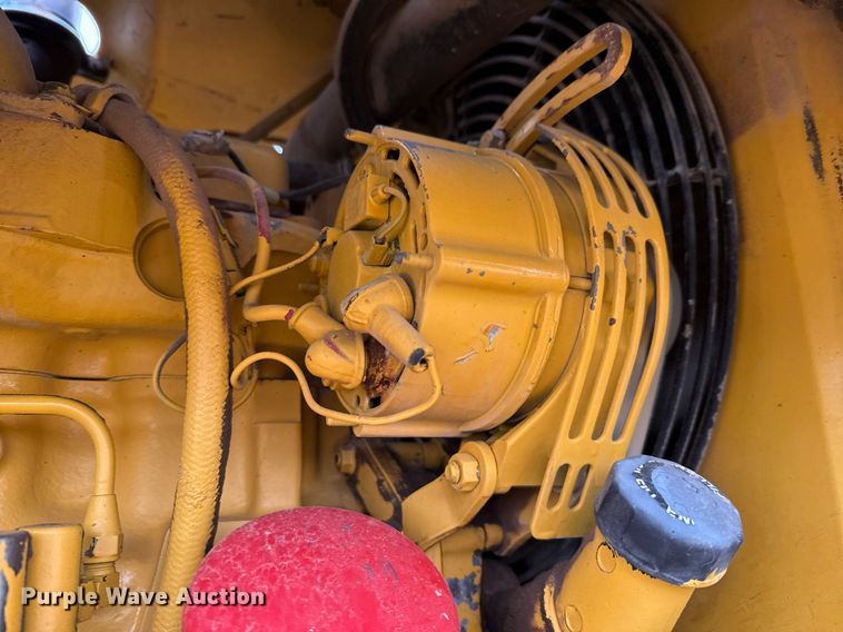 image for item ED5675 1996 John Deere 570B motor grader