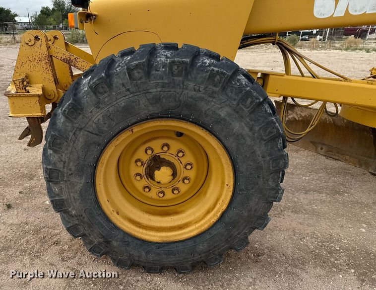 image for item ED5675 1996 John Deere 570B motor grader