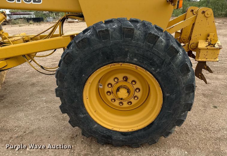 image for item ED5675 1996 John Deere 570B motor grader