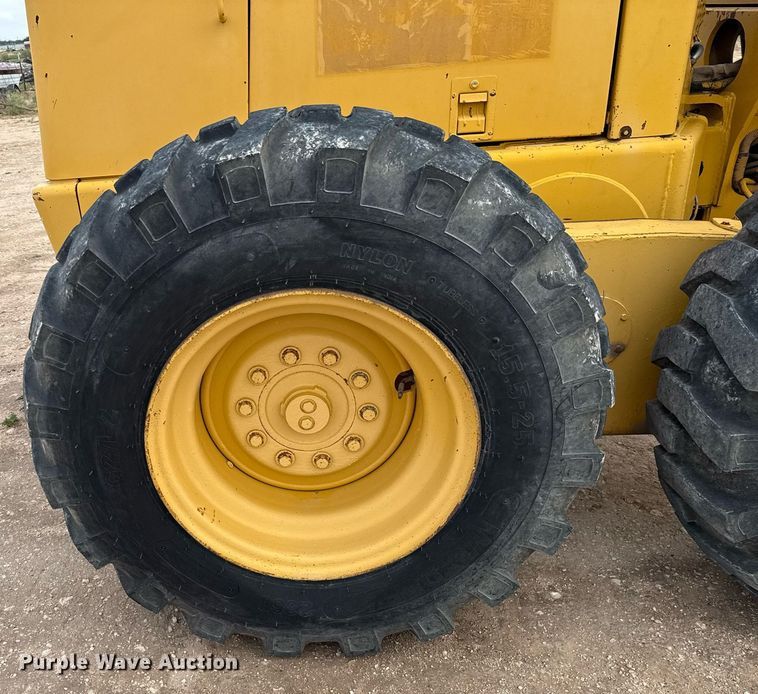 image for item ED5675 1996 John Deere 570B motor grader