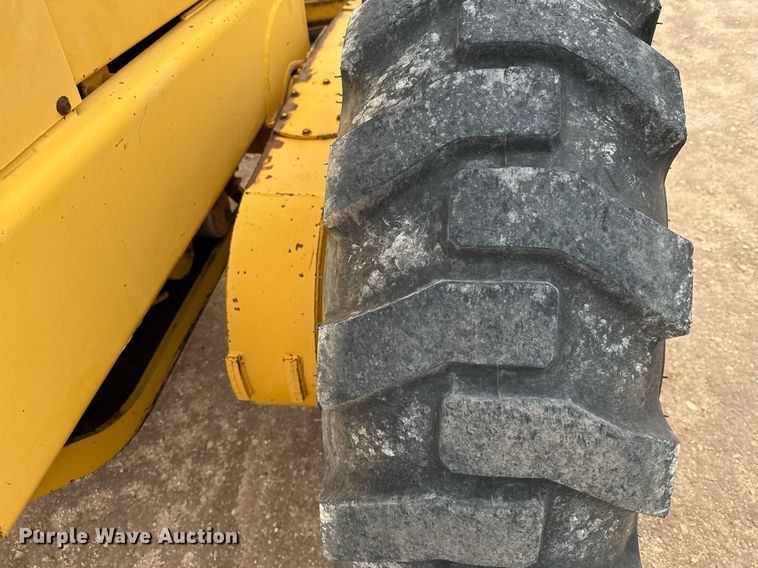 image for item ED5675 1996 John Deere 570B motor grader