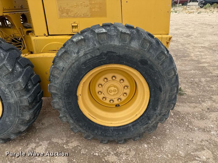 image for item ED5675 1996 John Deere 570B motor grader