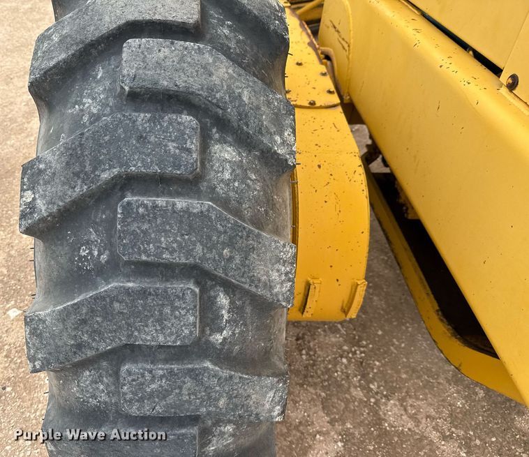 image for item ED5675 1996 John Deere 570B motor grader