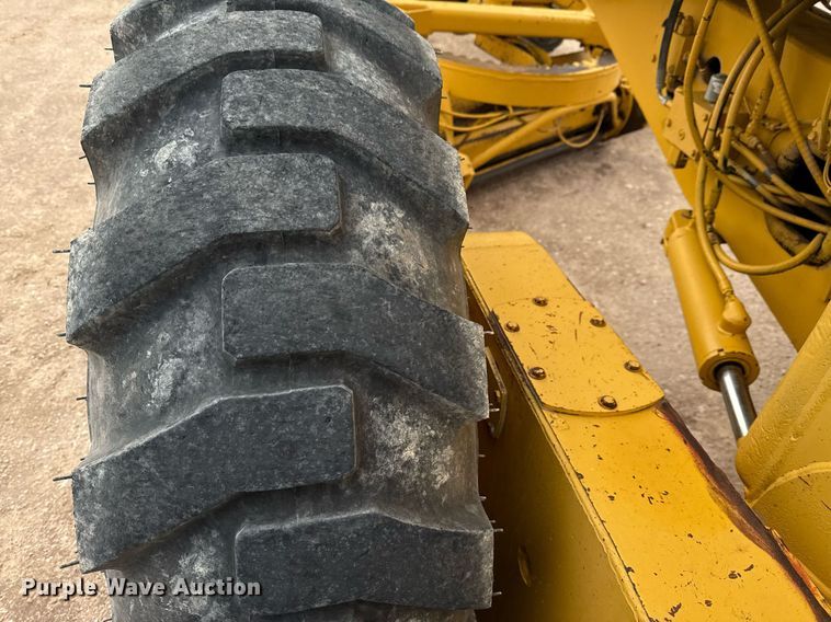 image for item ED5675 1996 John Deere 570B motor grader