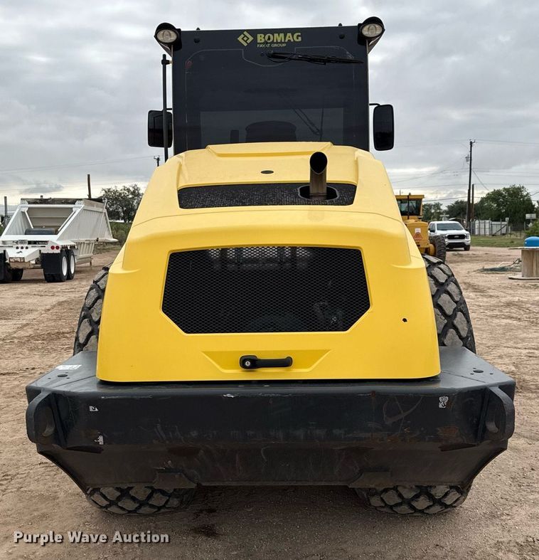 image for item ED5677 2017 Bomag BW211 DH-5 single drum vibratory roller