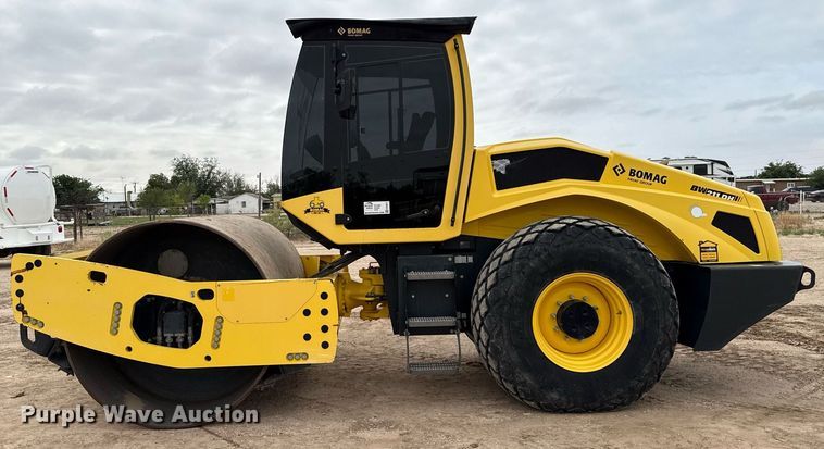 image for item ED5677 2017 Bomag BW211 DH-5 single drum vibratory roller